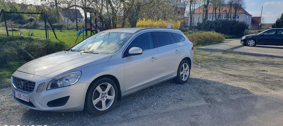 volvo Volvo V60 cena 27900 przebieg: 220000, rok produkcji 2012 z Trzebiatów